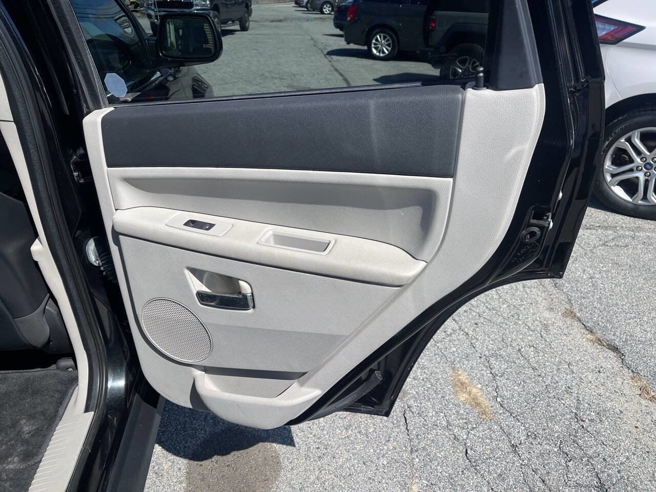 Used 2009 Jeep Grand Cherokee Limited AWD/4WD image 15