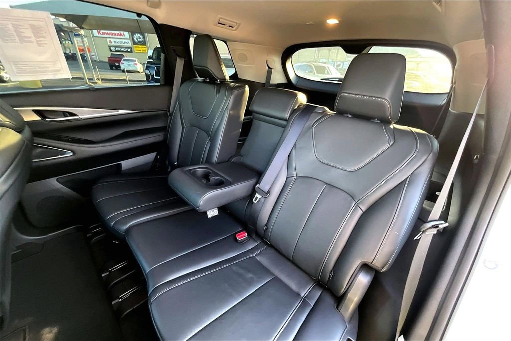 Certified 2025 INFINITI QX60 Luxe w/ Vision Package FWD image 38