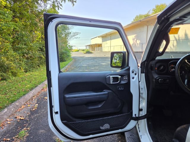 Used 2024 Jeep Gladiator Mojave w/ Technology Group AWD/4WD image 13
