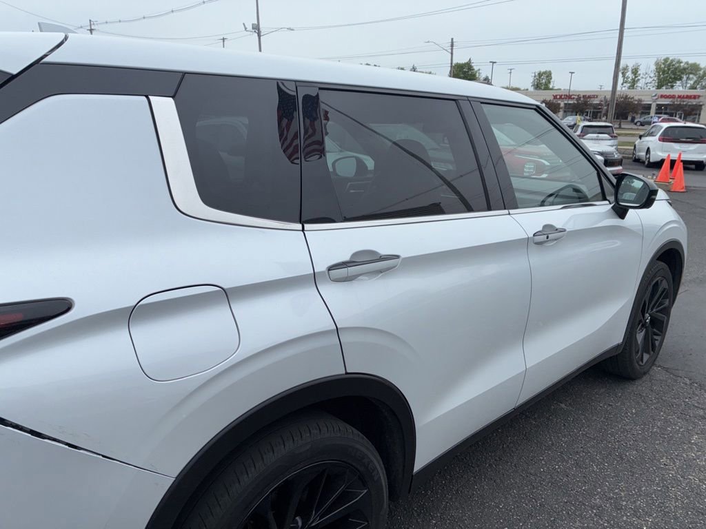 Used 2023 Mitsubishi Outlander SE FWD image 4