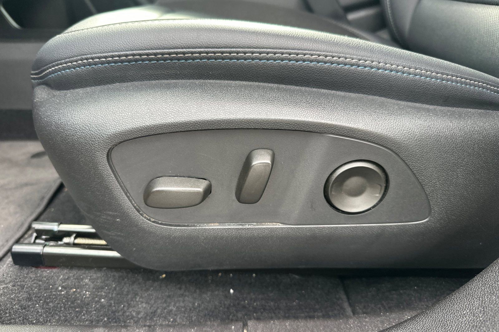 Used 2025 Chevrolet Equinox EV LT w/ Convenience Package FWD image 13