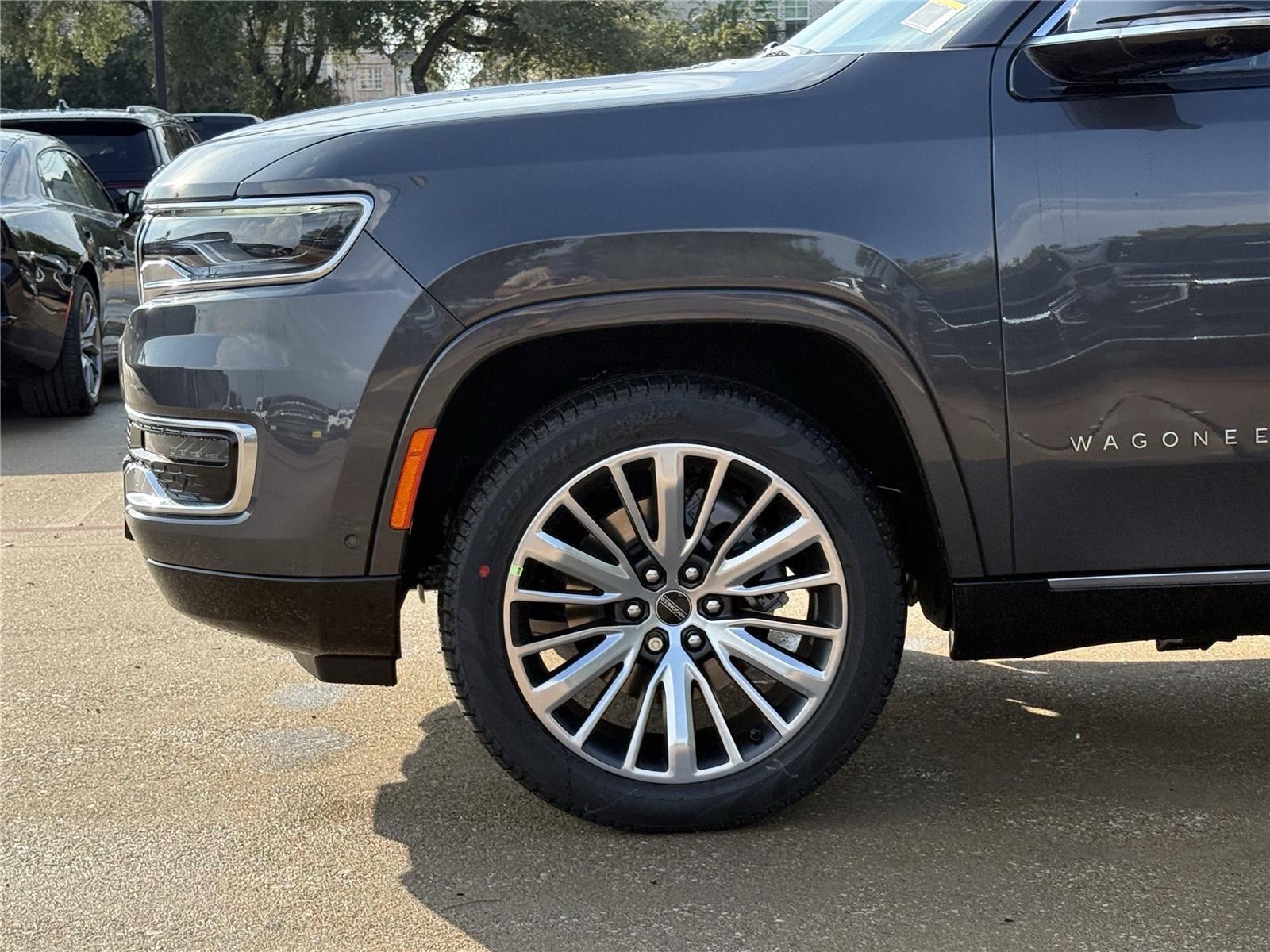 New 2025 Jeep Wagoneer L Series II AWD/4WD image 9