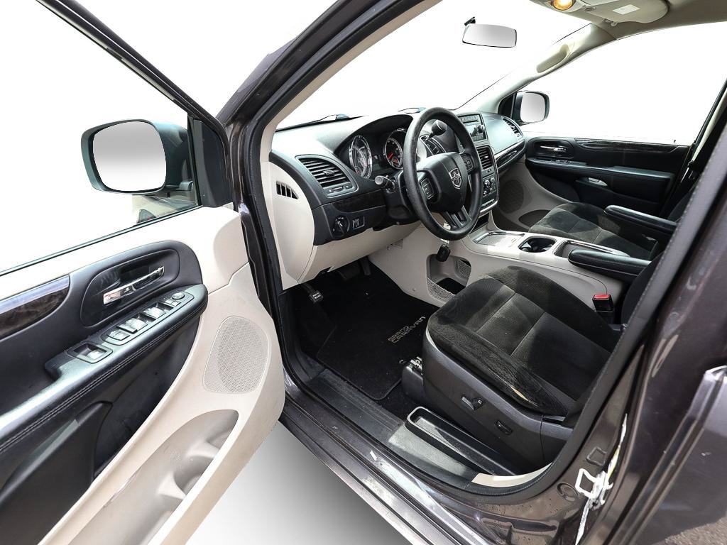Used 2016 Dodge Grand Caravan SXT FWD image 12