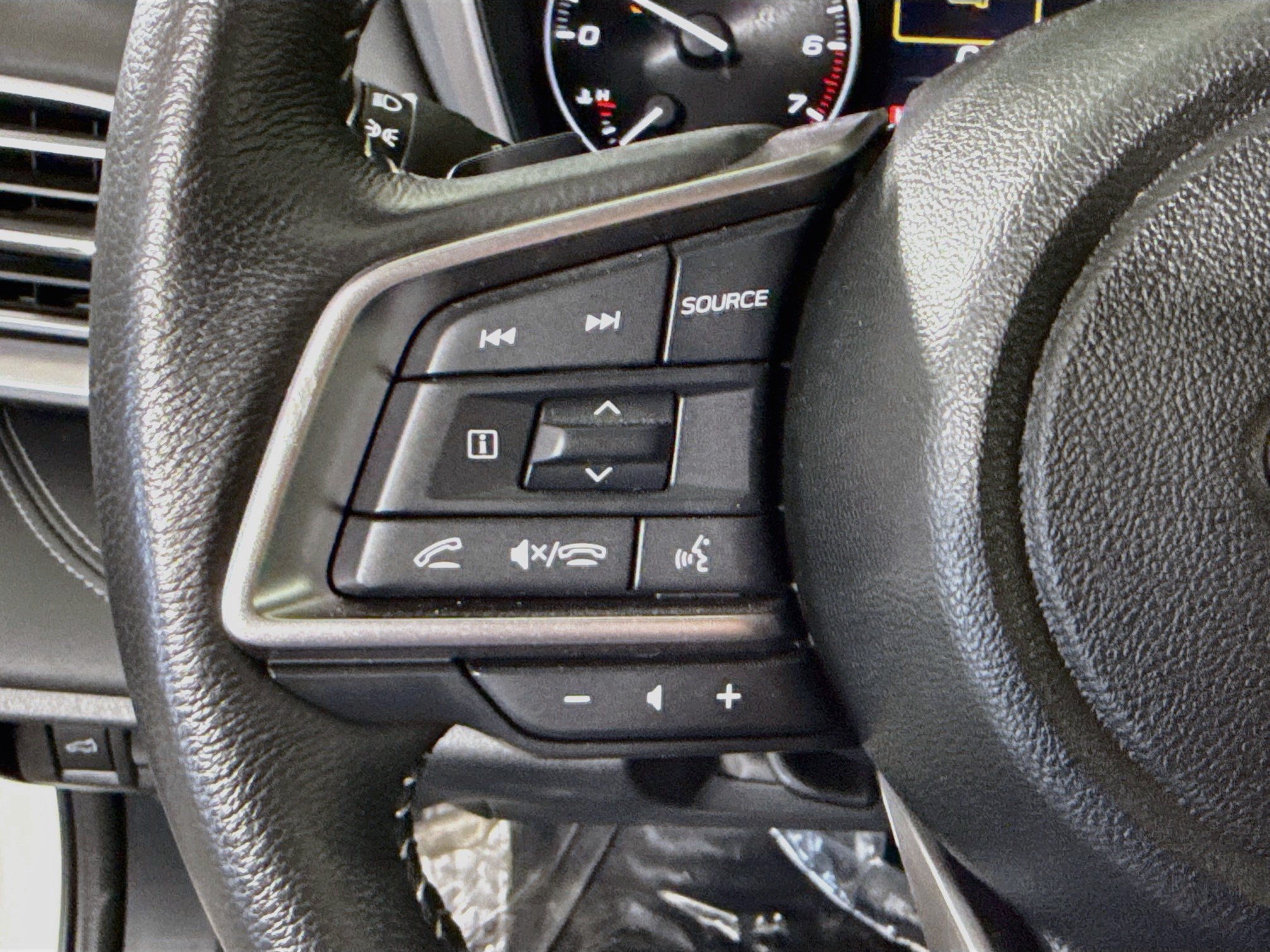 Used 2025 Subaru Outback Limited AWD/4WD image 14