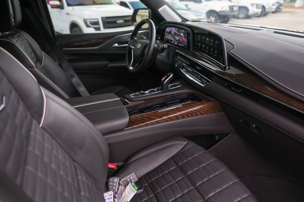 Used 2024 Cadillac Escalade Sport Platinum w/ LPO, ONYX Package AWD/4WD image 32