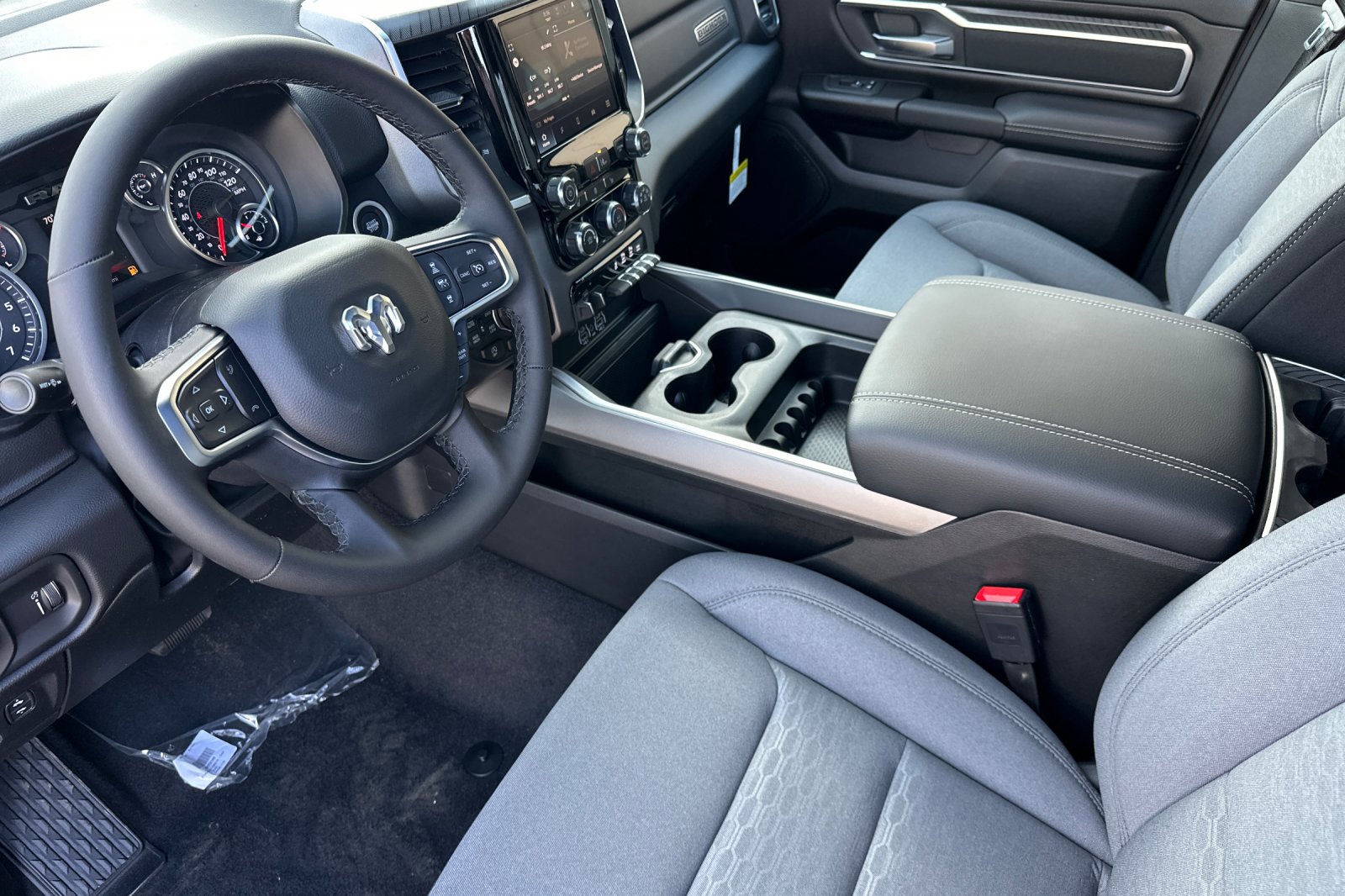 New 2026 RAM 1500 4x4 Crew Cab image 9