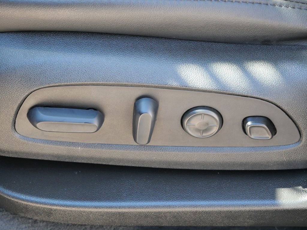 Used 2024 Buick Enclave Avenir w/ Avenir Technology Package AWD/4WD image 39