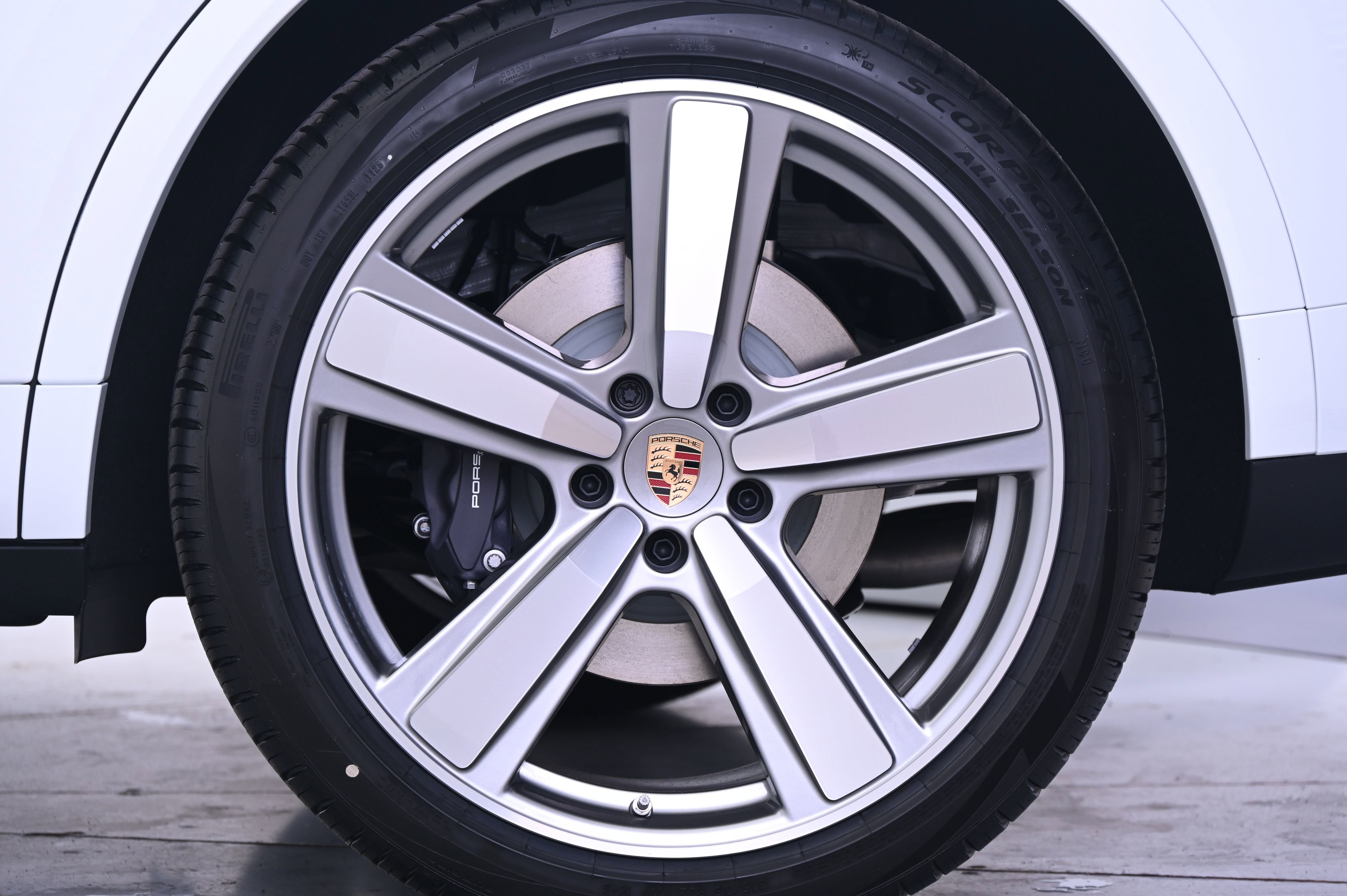 Certified 2025 Porsche Cayenne image 16