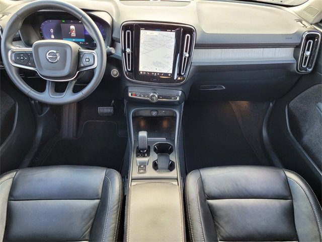Used 2023 Volvo XC40 B5 Core image 11