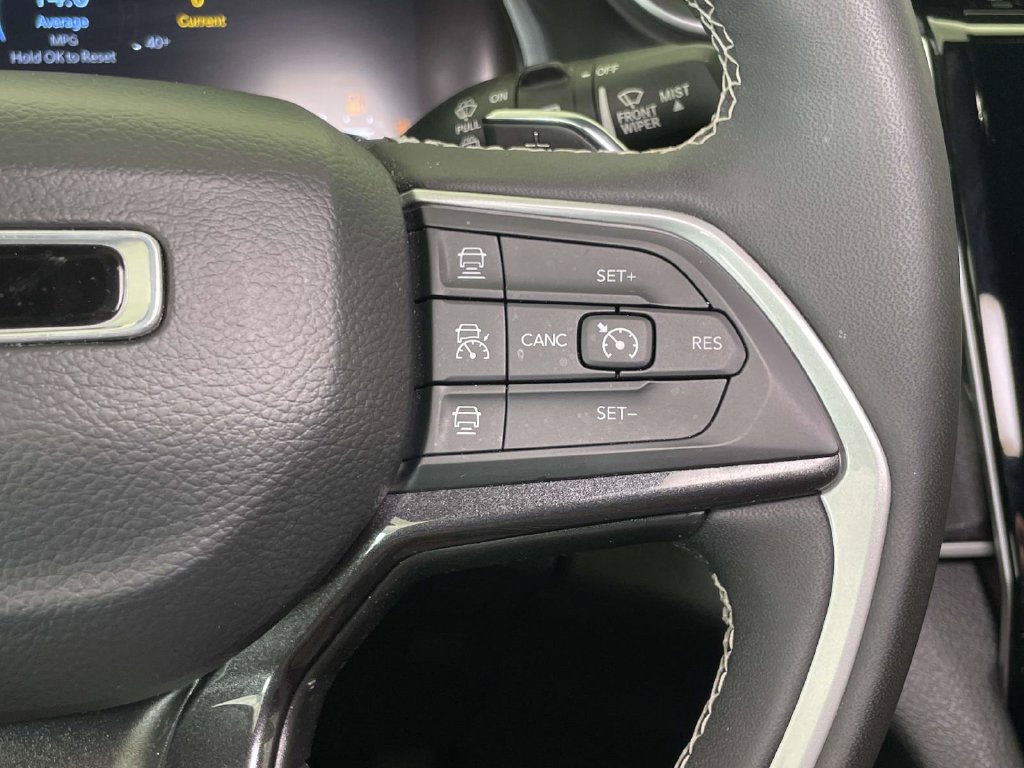 Used 2023 Jeep Grand Cherokee L Laredo AWD/4WD image 34
