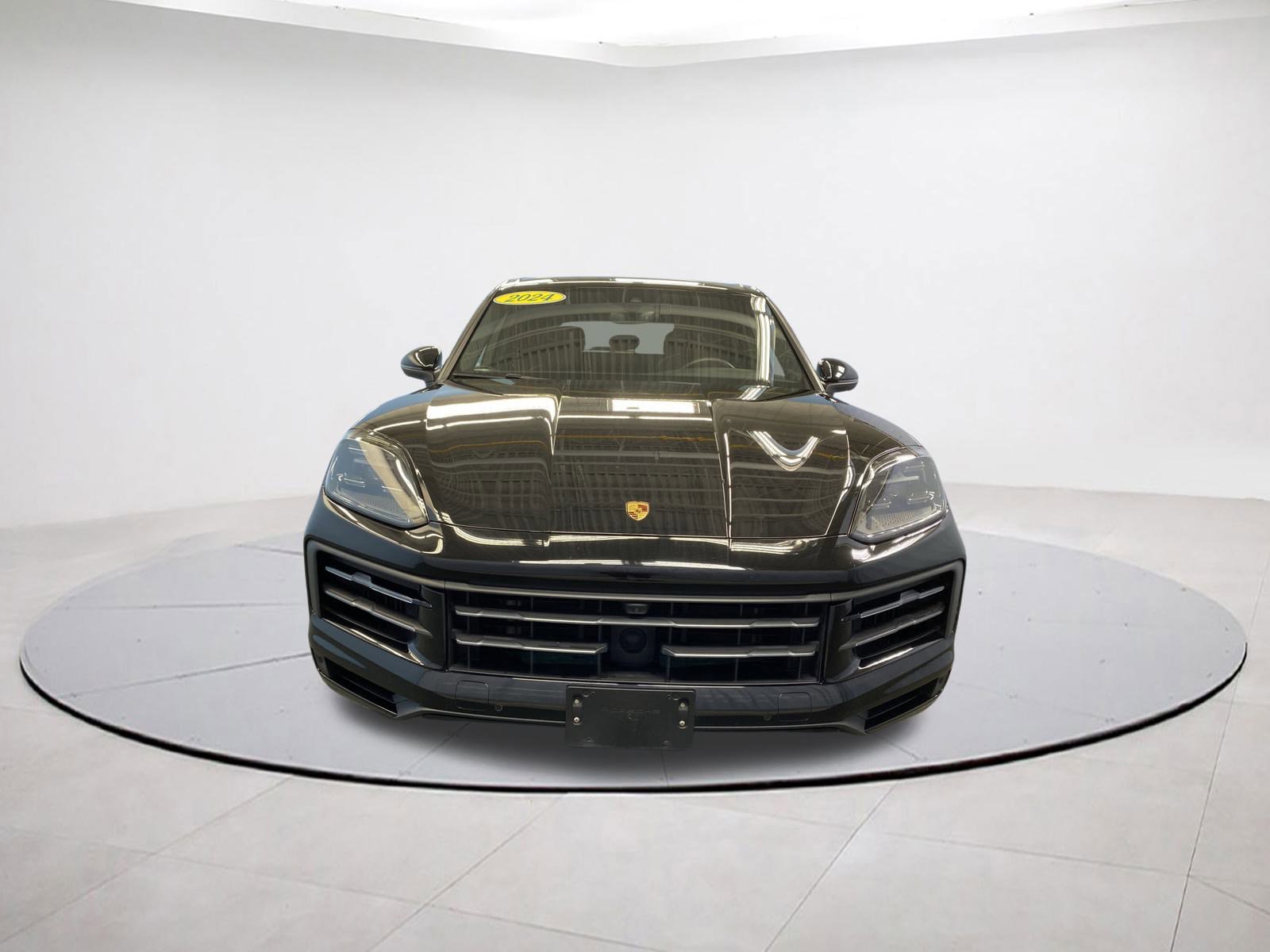 Used 2024 Porsche Cayenne image 2