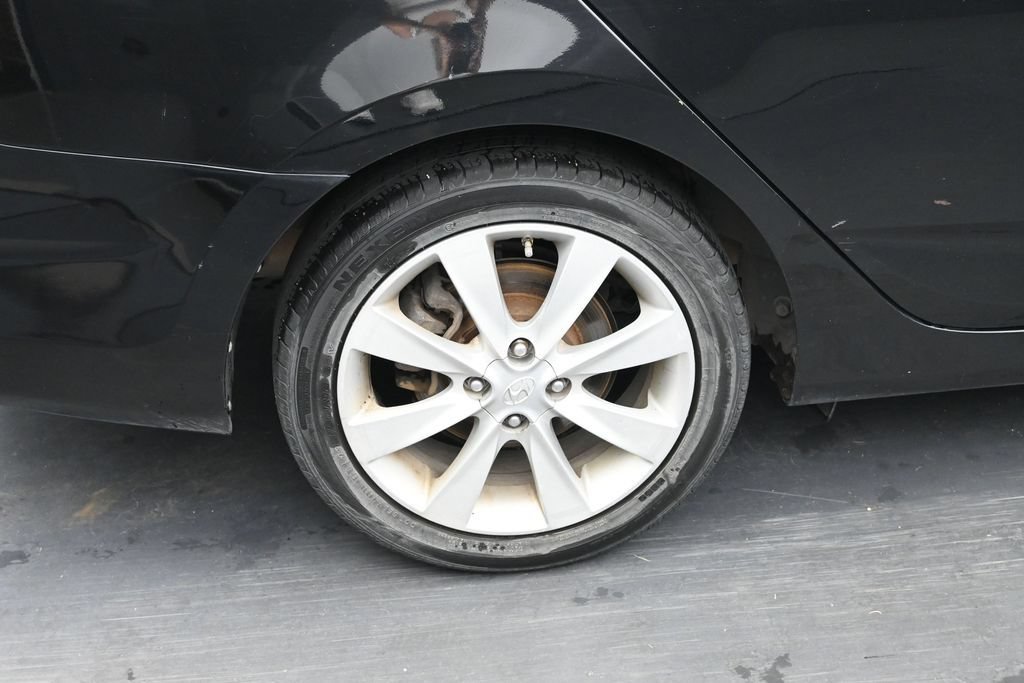 Used 2013 Hyundai Accent GLS w/ Premium Pkg FWD image 11