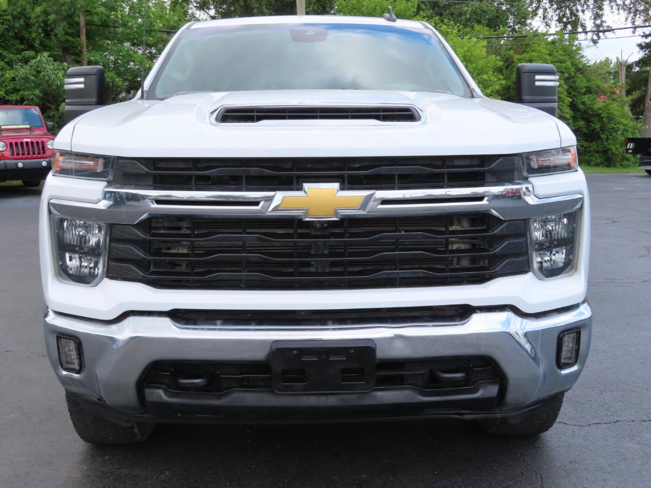 Used 2024 Chevrolet Silverado 2500 LT AWD/4WD image 9