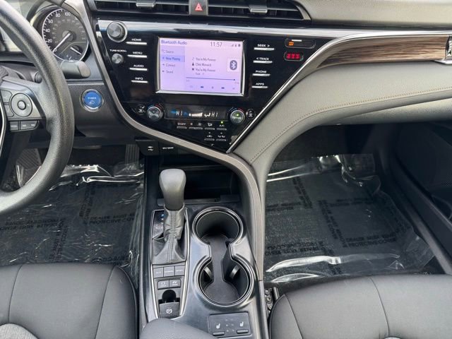 Used 2018 Toyota Camry LE image 2