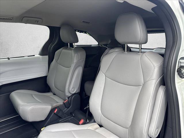 Used 2026 Toyota Sienna XLE FWD image 20