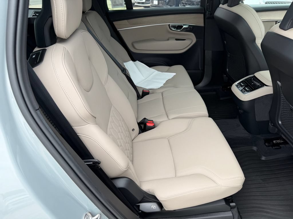 New 2026 Volvo XC90 B6 Plus w/ Protection Package Premier AWD/4WD image 11
