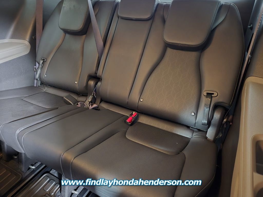 Used 2026 Kia Carnival FWD image 16