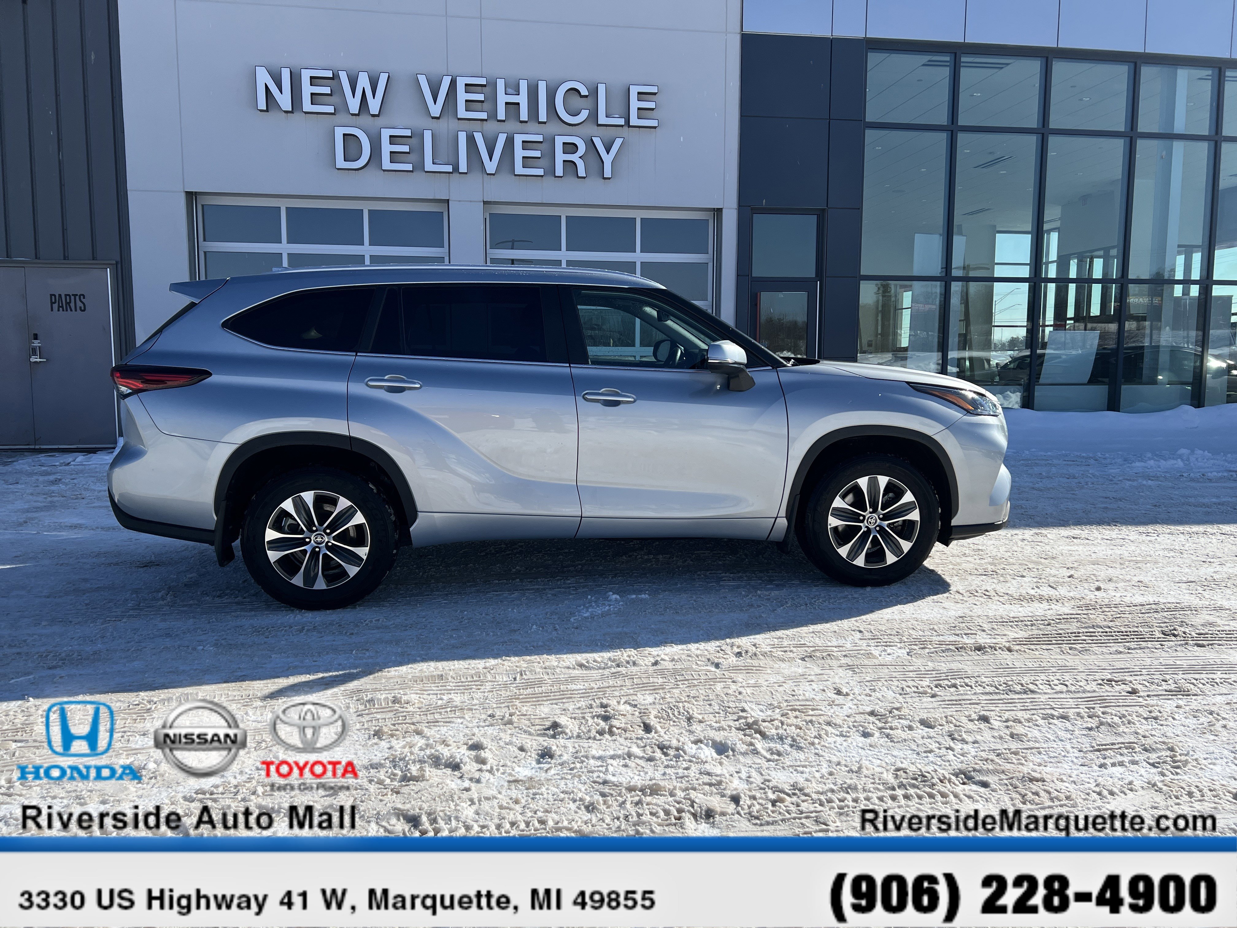 Used 2025 Toyota Highlander XLE image 10