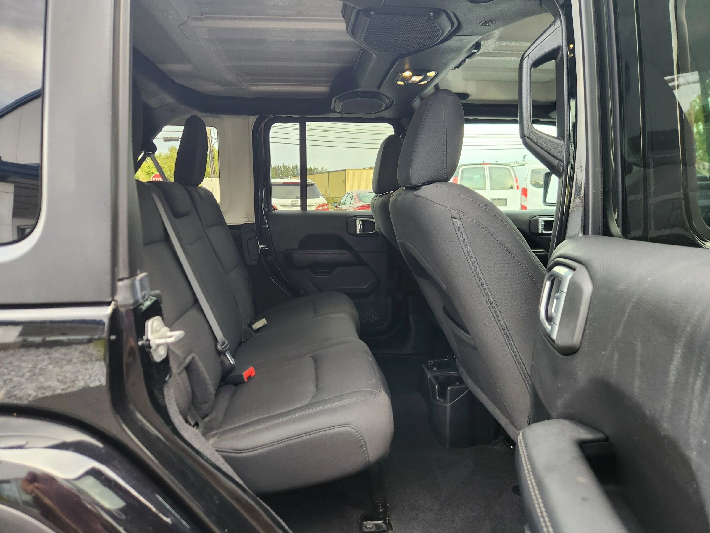 Used 2020 Jeep Wrangler Unlimited Sahara image 44