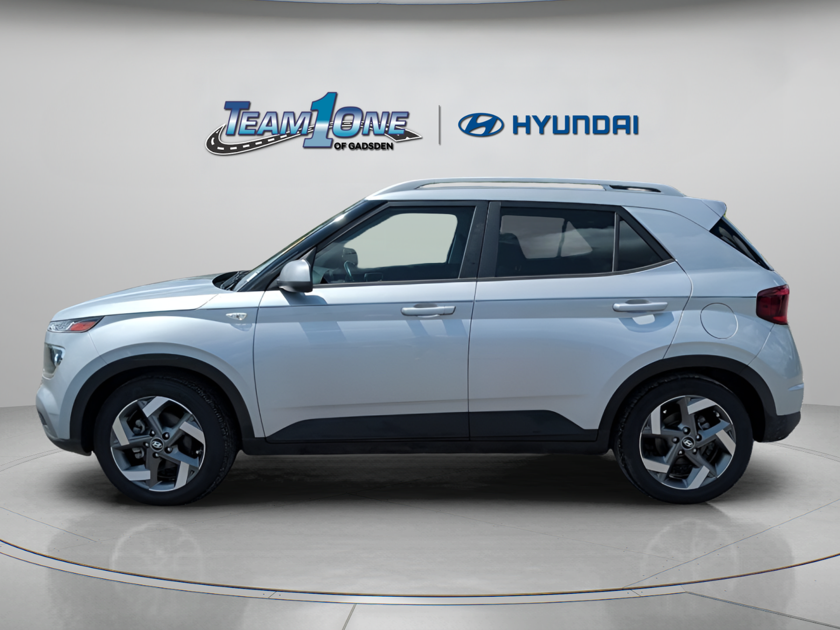 Used 2022 Hyundai Venue SEL FWD image 5