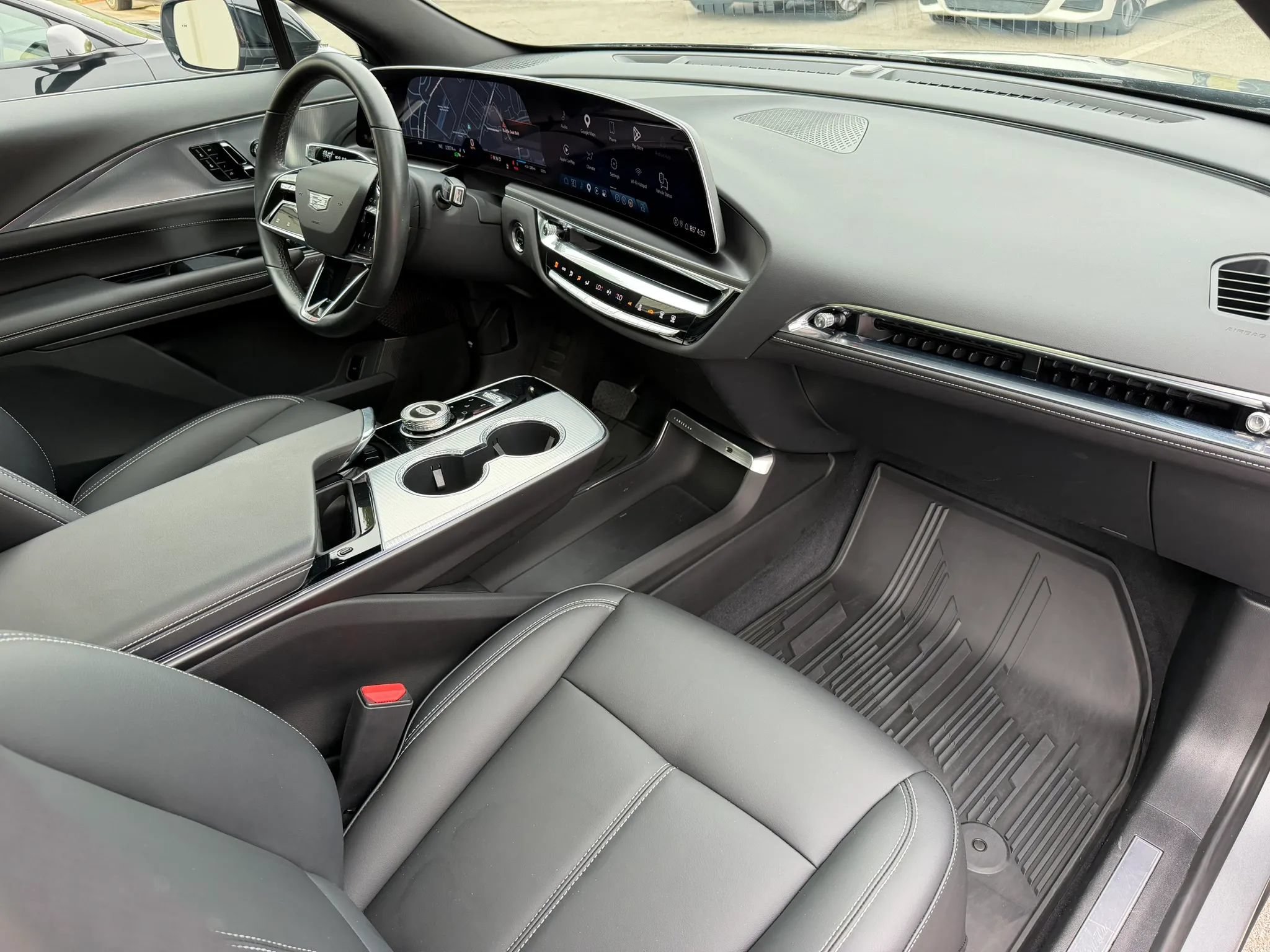Used 2024 Cadillac Lyriq Tech AWD/4WD image 19