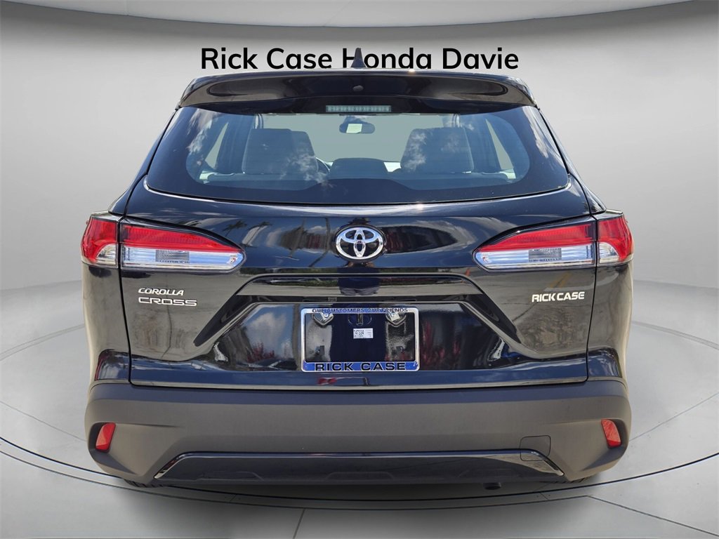 Used 2025 Toyota Corolla Cross L image 6