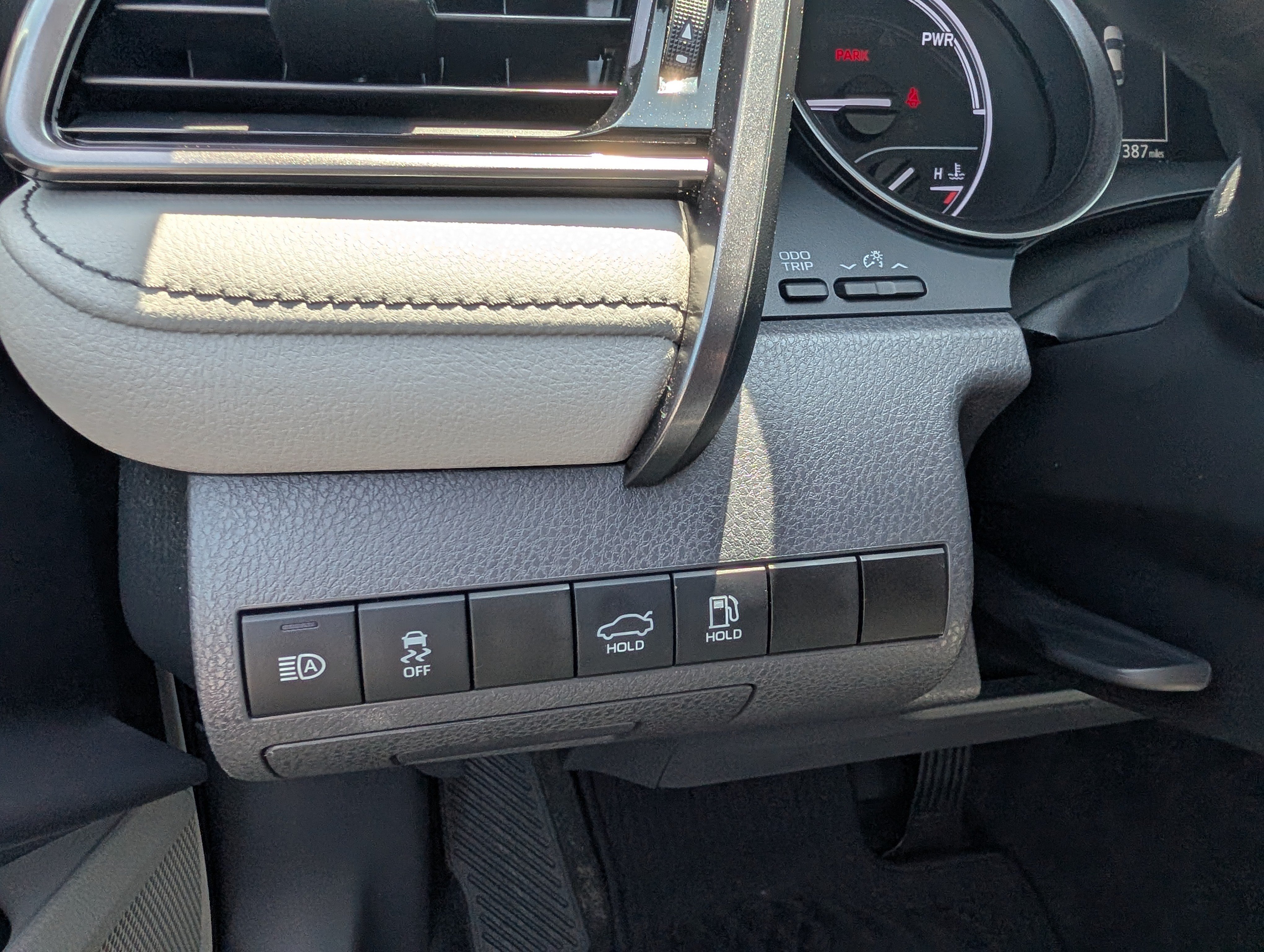 Used 2022 Toyota Camry SE w/ Audio Upgrade Package FWD image 31
