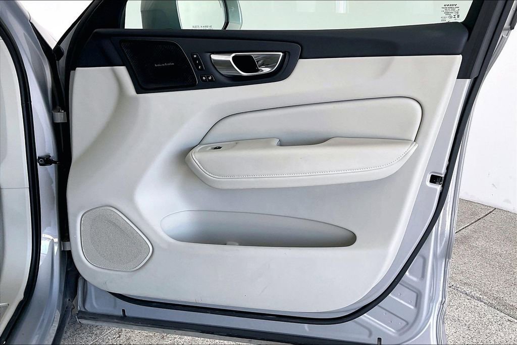 Certified 2023 Volvo XC60 B5 Ultimate w/ Climate Package image 26