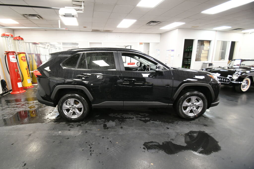 Used 2025 Toyota RAV4 XLE image 8