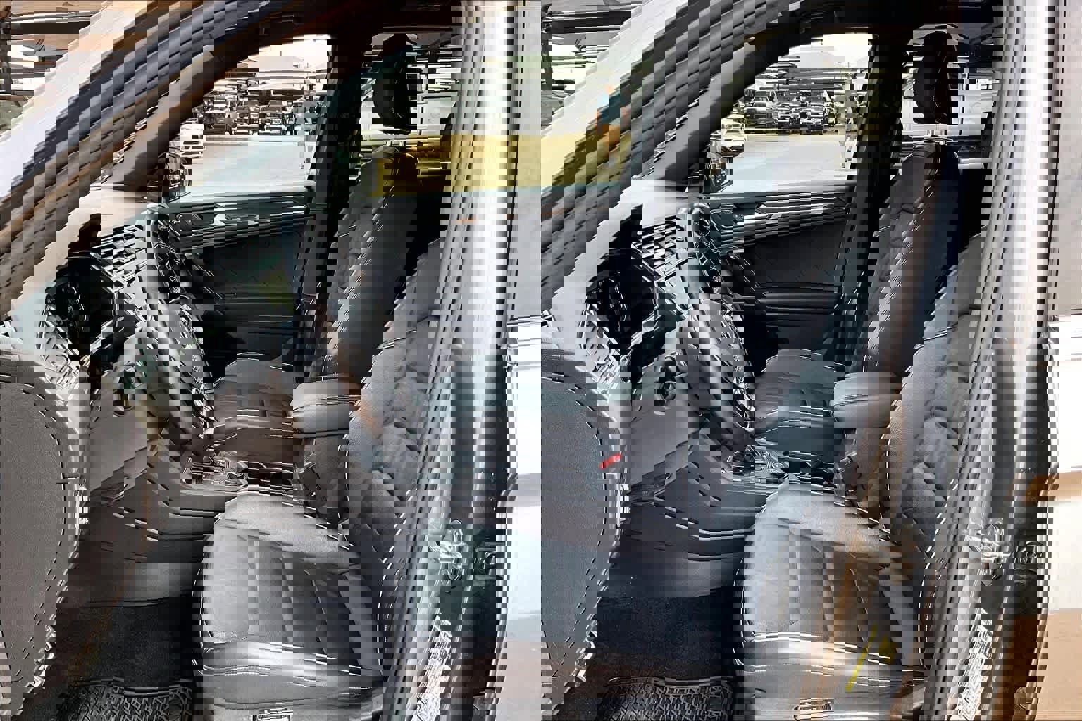 Used 2021 Volkswagen Tiguan SEL Premium R-Line image 9