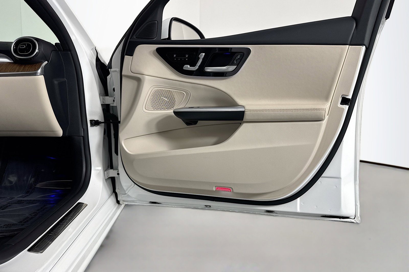 Used 2024 Mercedes-Benz C 300 Sedan image 23