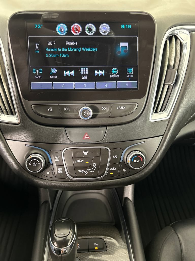 Used 2018 Chevrolet Malibu LT w/ Leather Package FWD image 14