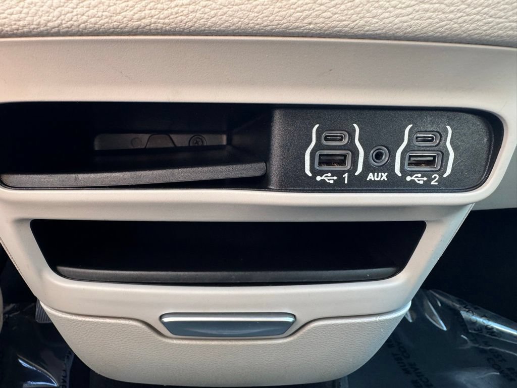 Used 2021 Chrysler Pacifica Touring-L FWD image 22