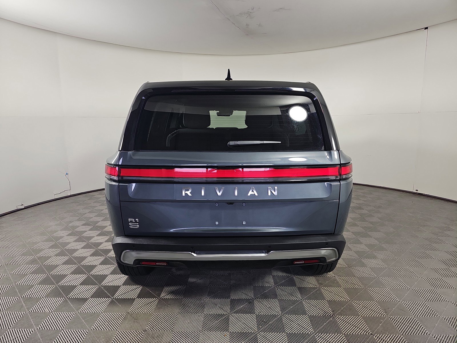 Used 2024 Rivian R1S Adventure image 4