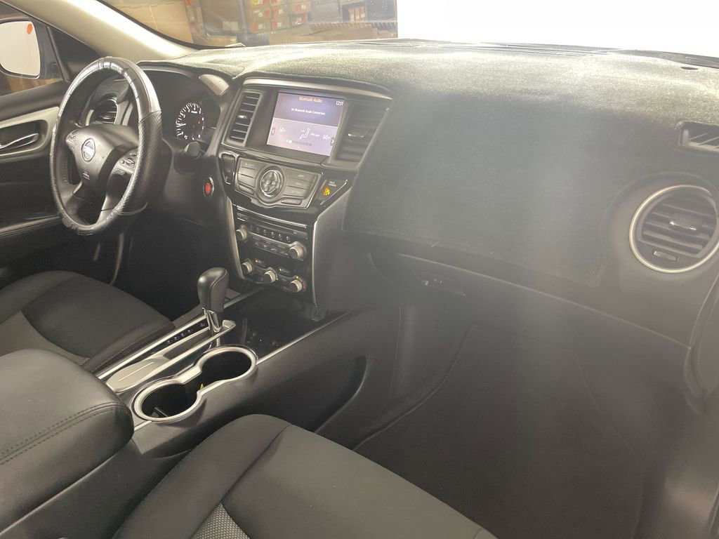 Used 2020 Nissan Pathfinder SV image 28