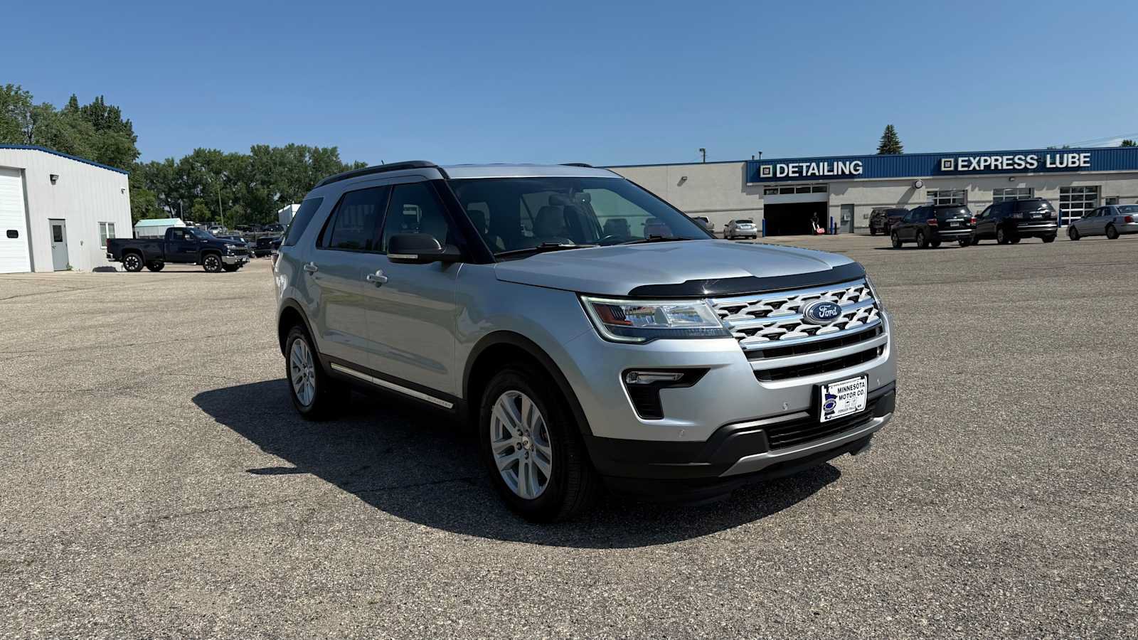 Used 2019 Ford Explorer XLT w/ Equipment Group 202A AWD/4WD image 2