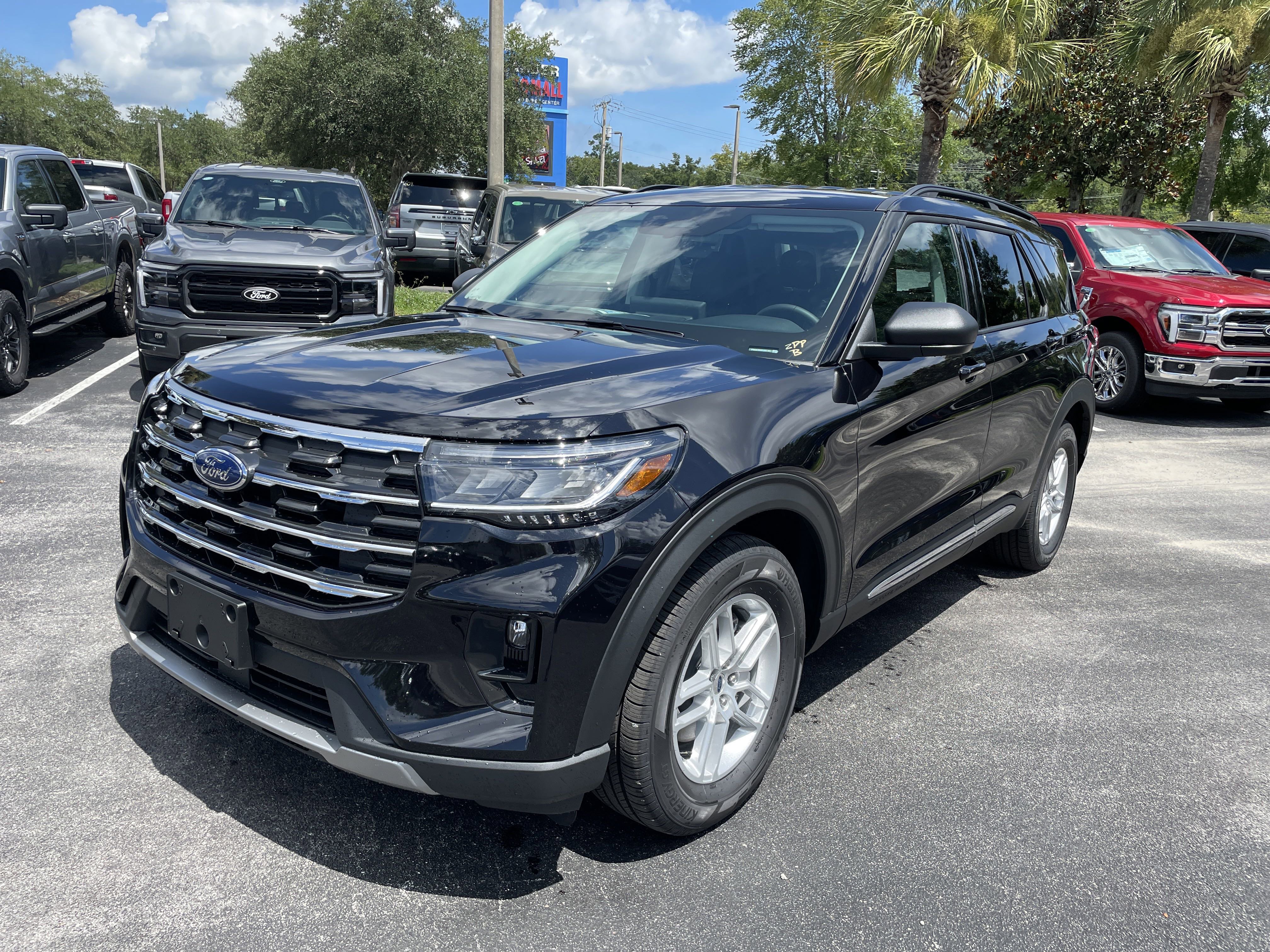 New 2025 Ford Explorer Active w/ Active Comfort Package image 3