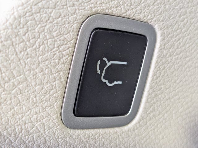 Used 2023 Chrysler Pacifica Touring-L FWD image 19