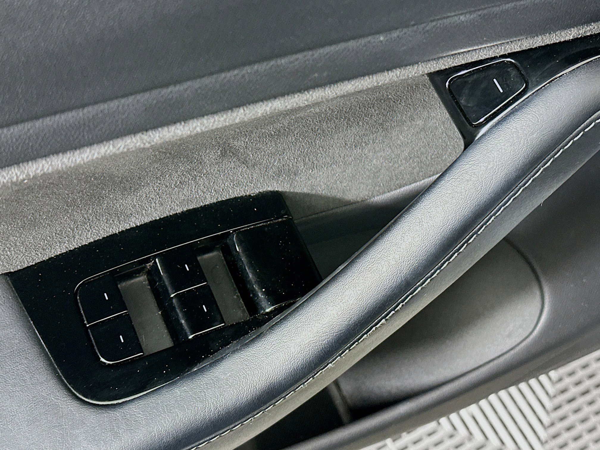 Used 2018 Tesla Model 3 Mid Range image 15