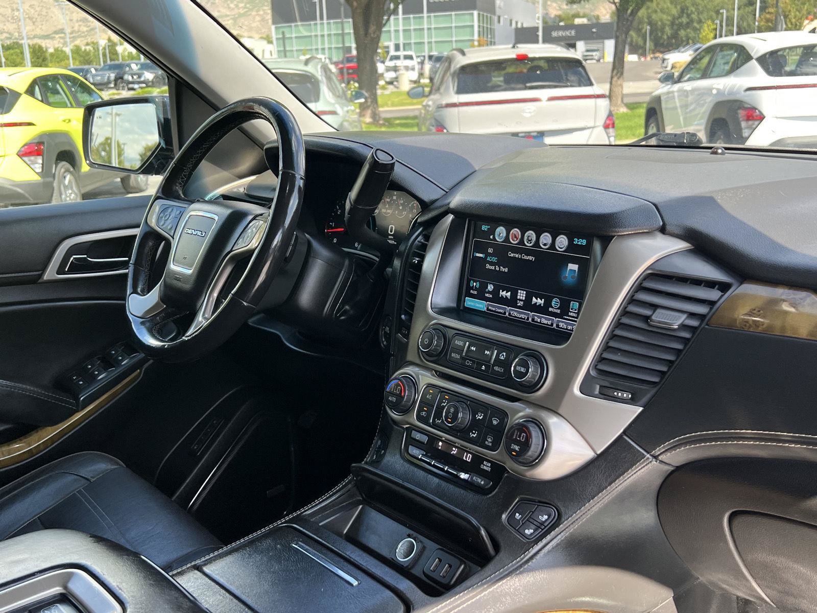 Used 2017 GMC Yukon XL Denali w/ Open Road Package AWD/4WD image 4