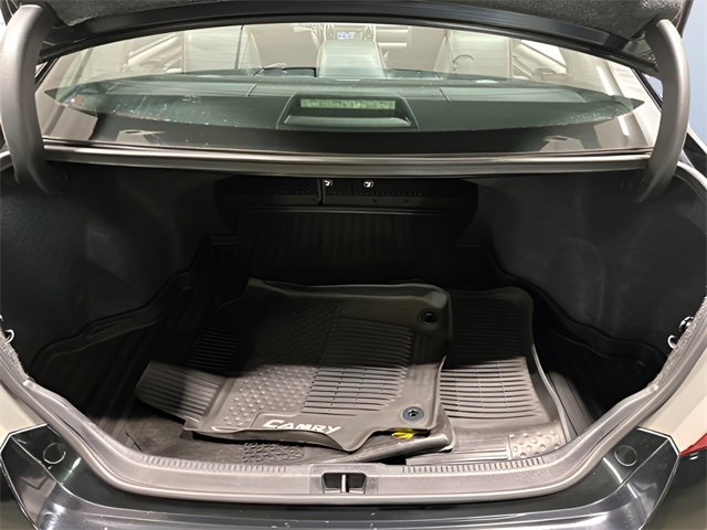 Used 2017 Toyota Camry SE image 11