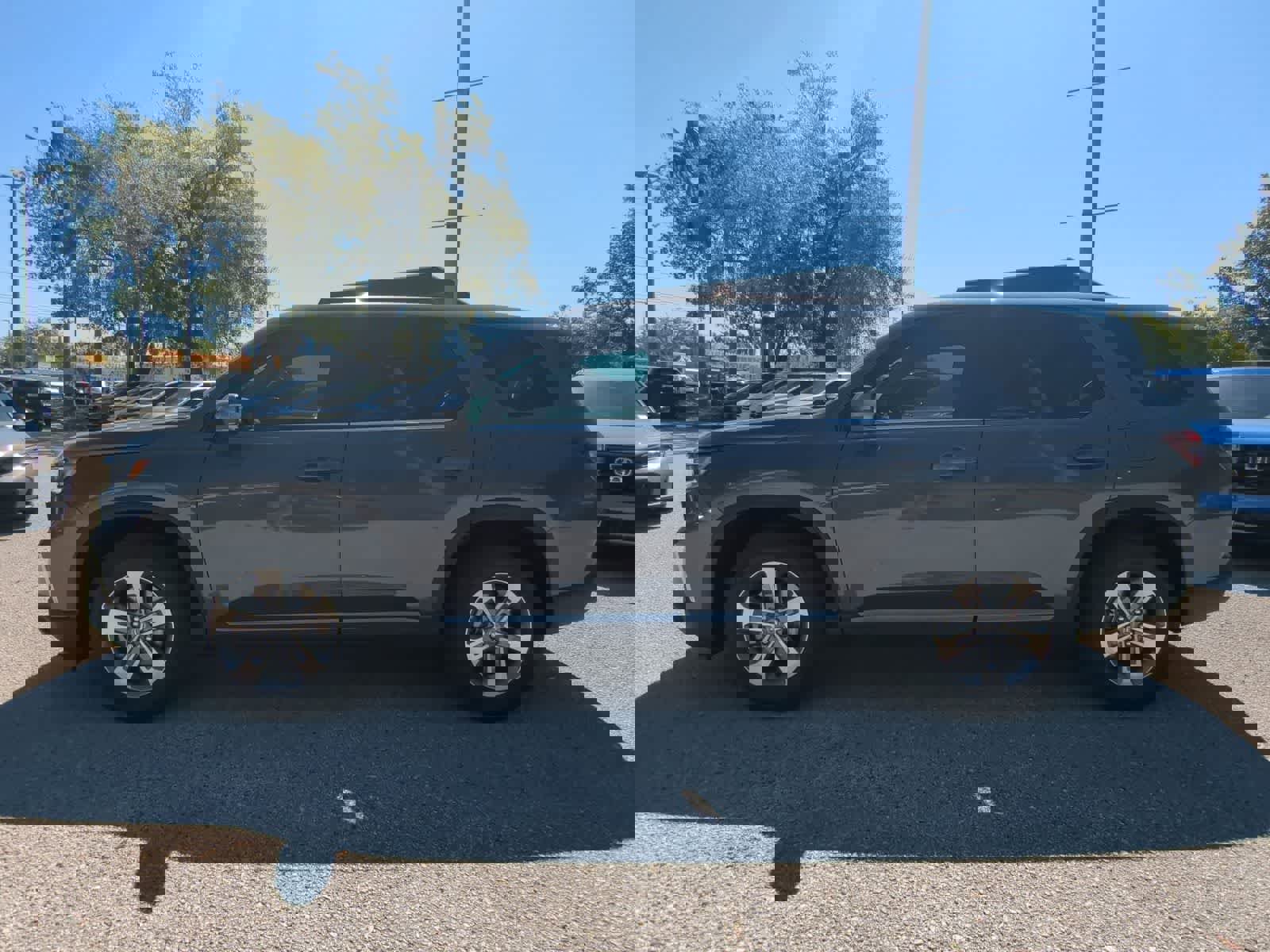 Used 2025 Honda Pilot EX-L image 3