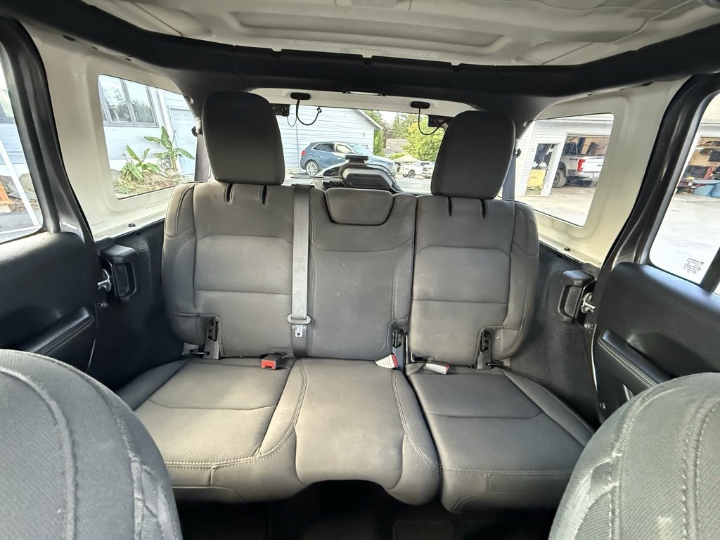 Used 2020 Jeep Wrangler Unlimited Sahara image 11