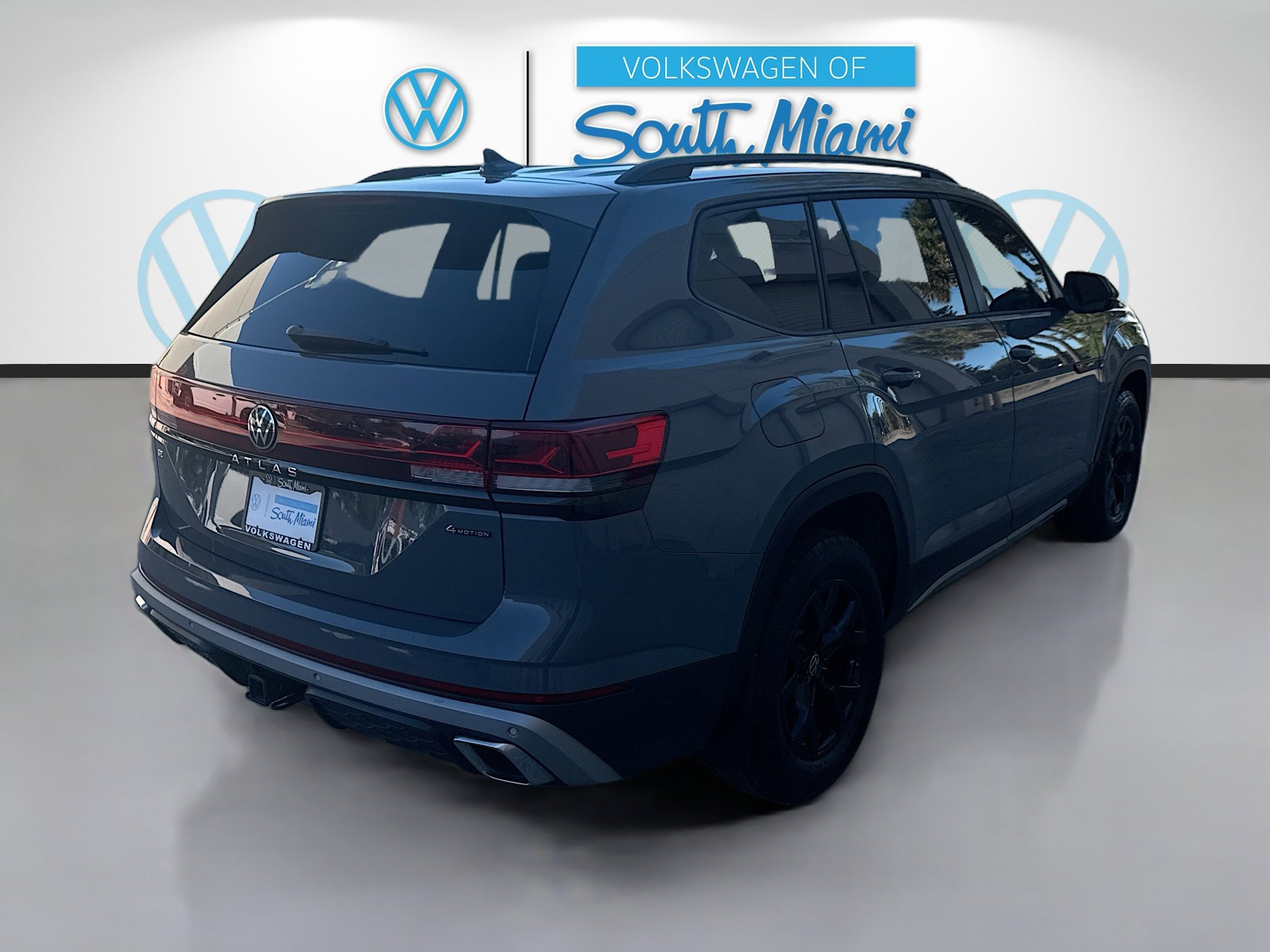 Certified 2025 Volkswagen Atlas Peak Edition SE image 7
