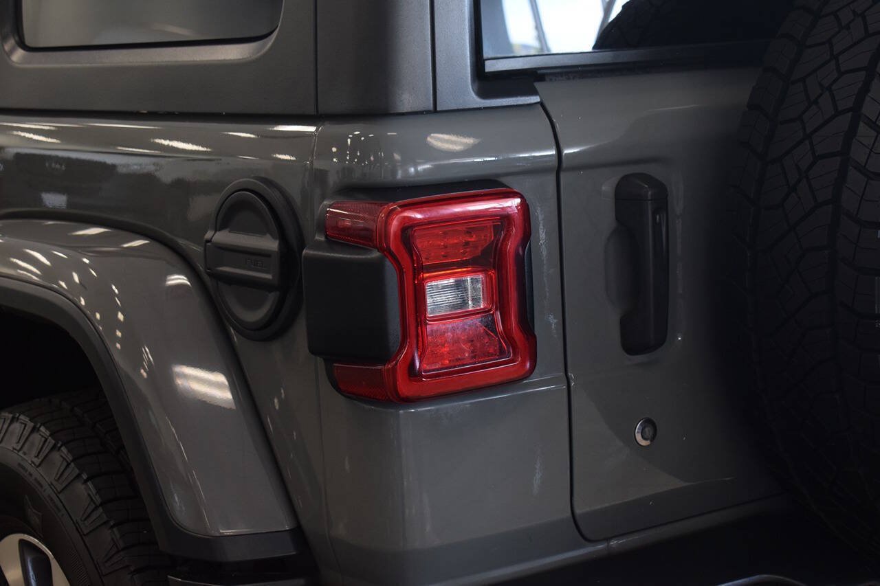 Used 2018 Jeep Wrangler Unlimited Sahara AWD/4WD image 13