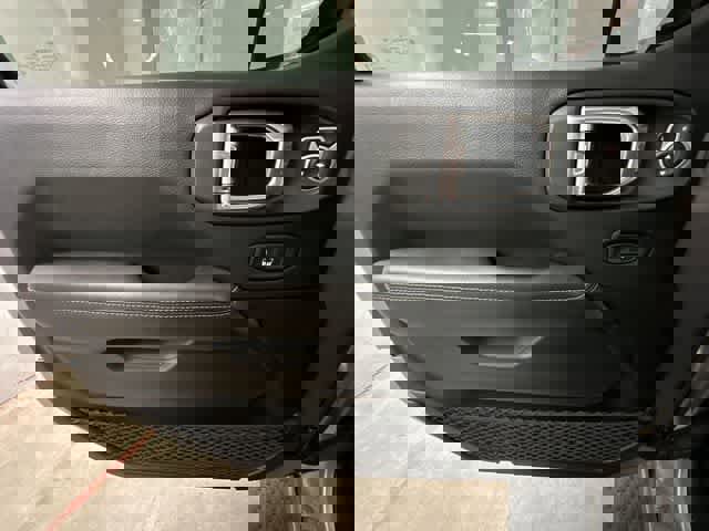 Used 2018 Jeep Wrangler Unlimited Sahara AWD/4WD image 17