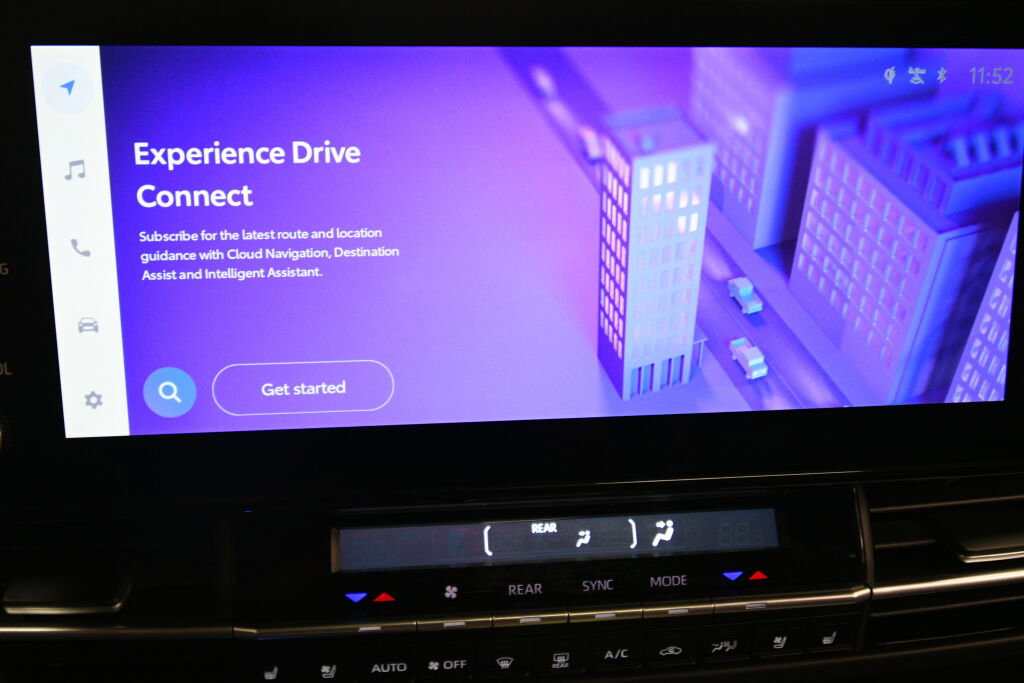 Used 2025 Toyota Sienna Platinum AWD/4WD image 15