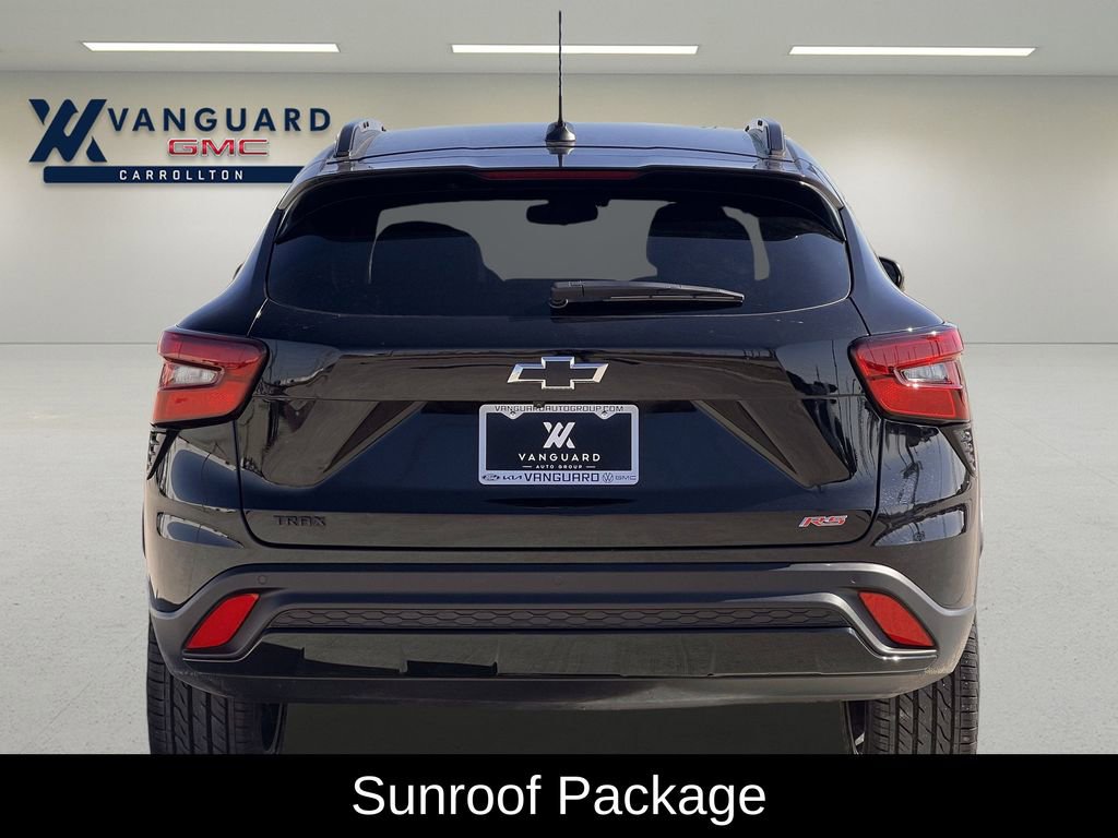 Used 2024 Chevrolet Trax RS w/ Sunroof Package image 4