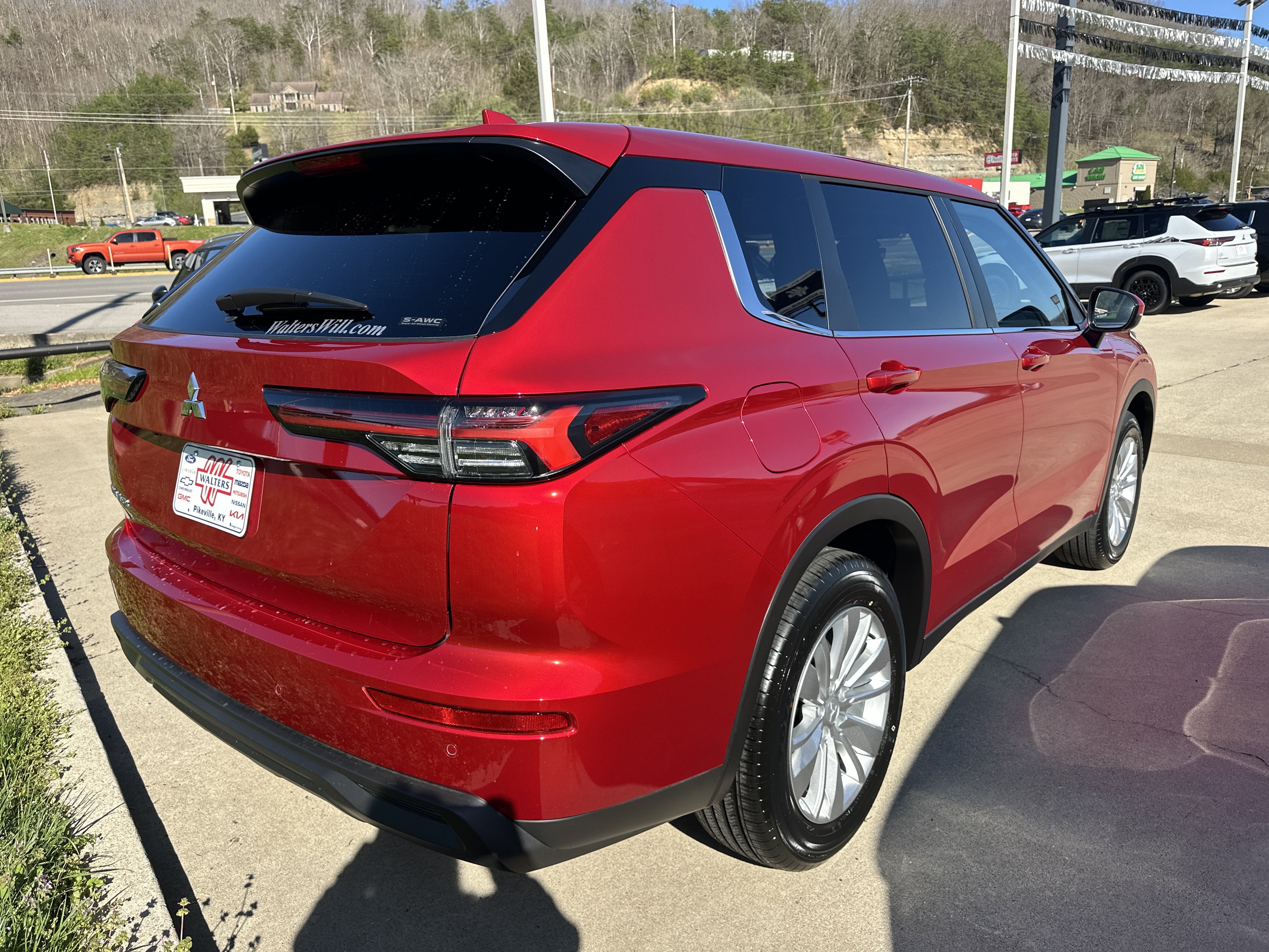 New 2026 Mitsubishi Outlander ES AWD/4WD image 2
