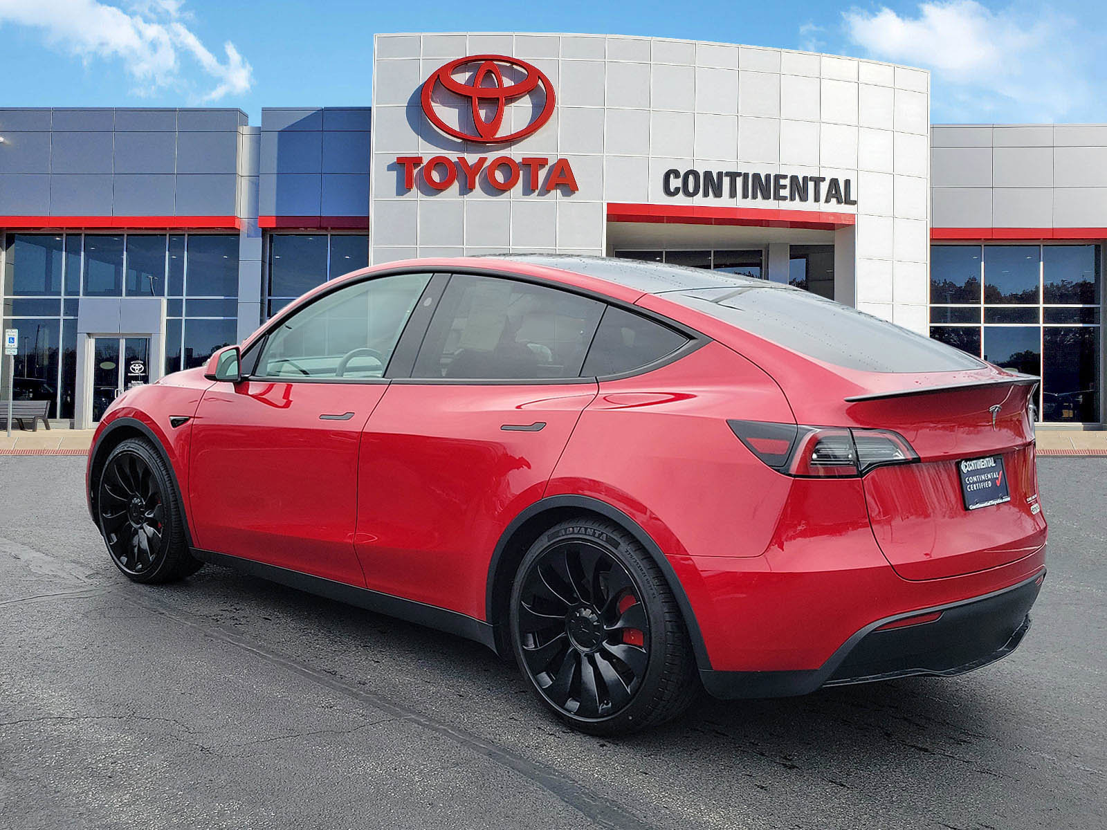 Used 2023 Tesla Model Y Performance image 4